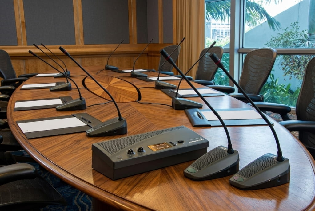 Выбор микрофона для конференц-зала