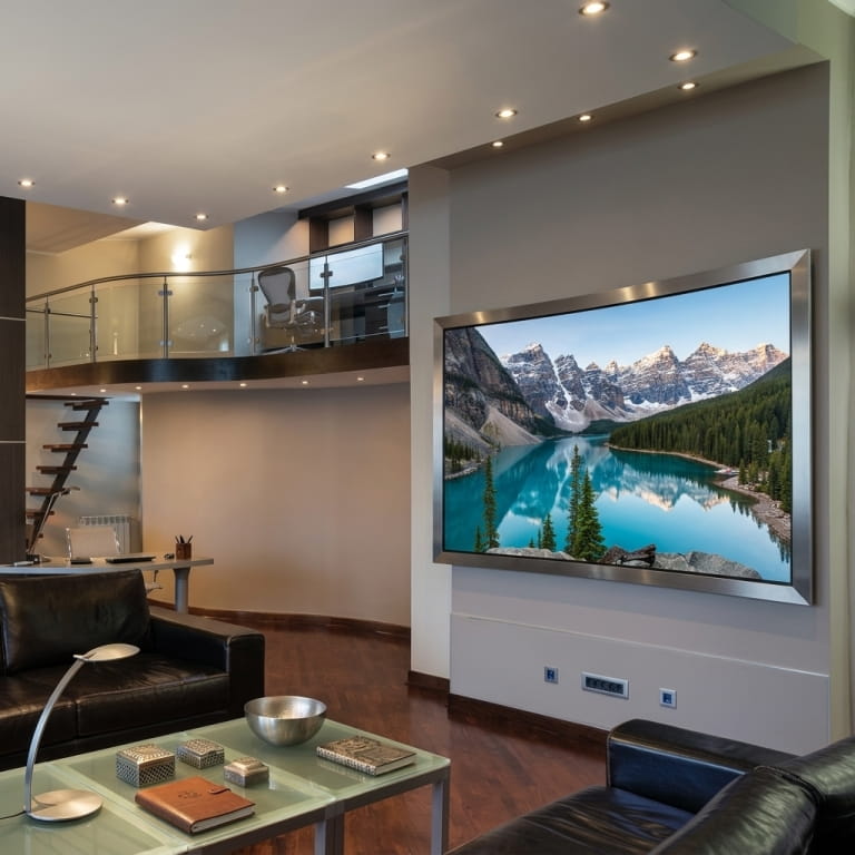 Экран для проектора с черной рамкой