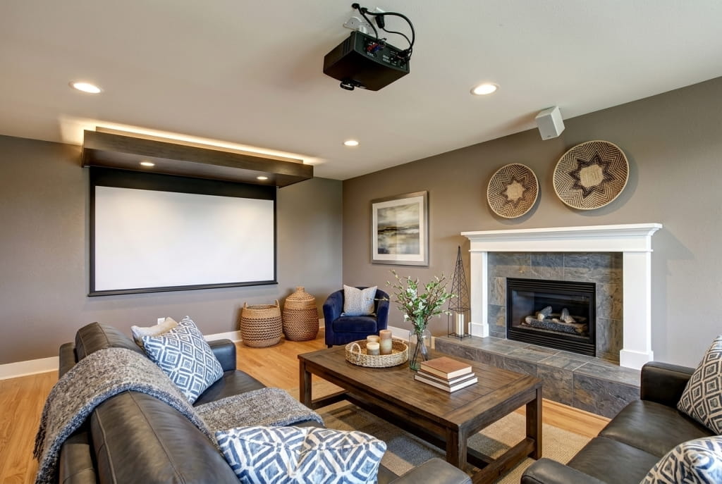 Проектор на потолке